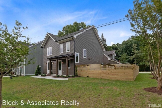 Building Photo - 4 br, 3.5 bath House - 2100 Tudor Pl.