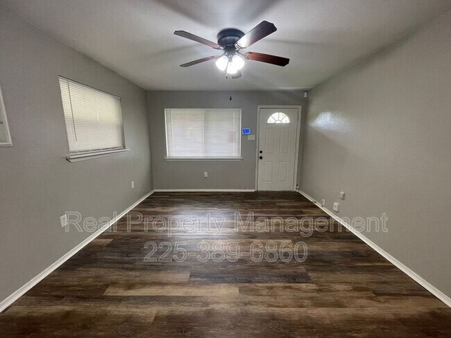 Foto del edificio - 4411 Baker Blvd