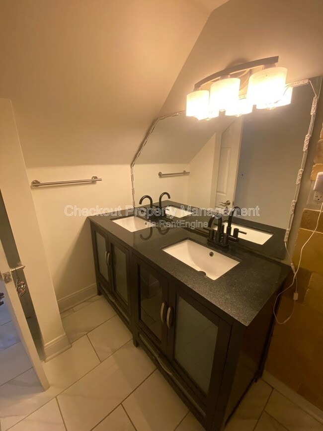 Building Photo - 2905 S 18th St