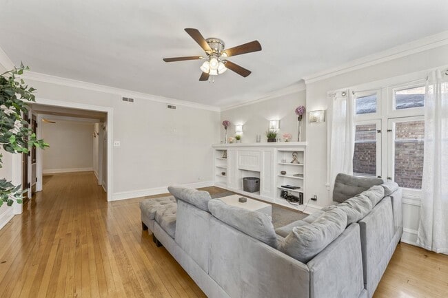 Foto del edificio - 6444 N Washtenaw Ave