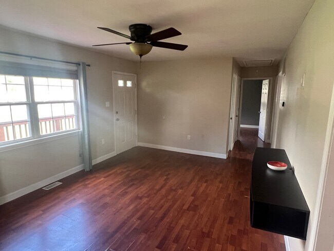 Foto del edificio - 316 Oak Cir