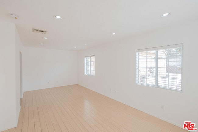 Foto del edificio - 341 Newland St