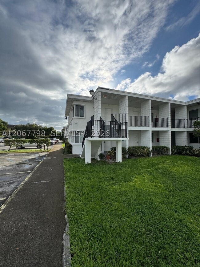 Building Photo - 670 NE 88th St