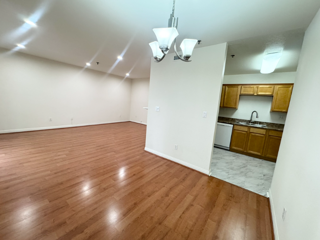 Building Photo - 843 Hayworth Ave