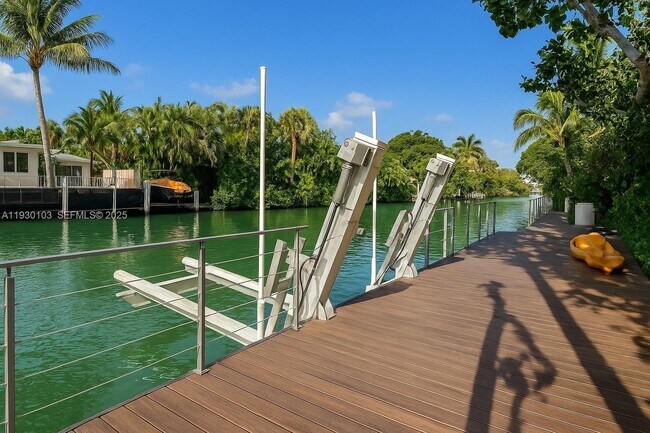 Foto del edificio - 1490 Cleveland Rd