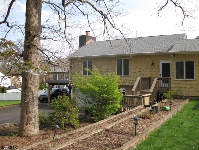 Foto del edificio - 19 Hillcrest Rd