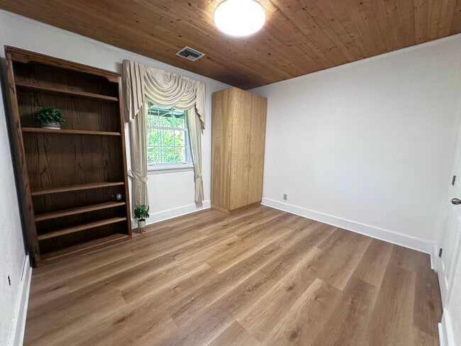 Foto del edificio - 7445 Orion Ave