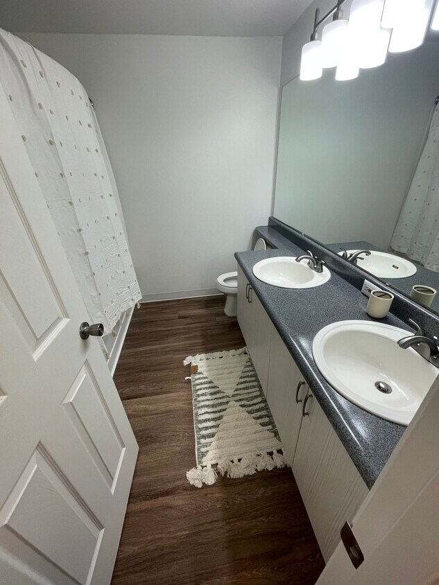 Foto principal - 231 N Whitewater Park Blvd