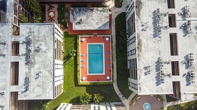 Foto del edificio - 10090 NW 80th Ct