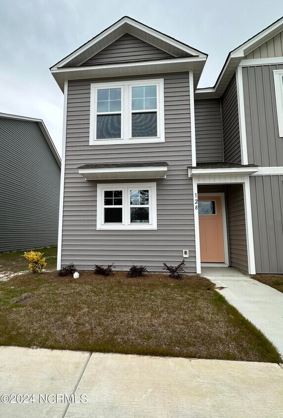 128 Smallwood Rd, Hubert, NC 28539 Townhome Rentals in Hubert NC