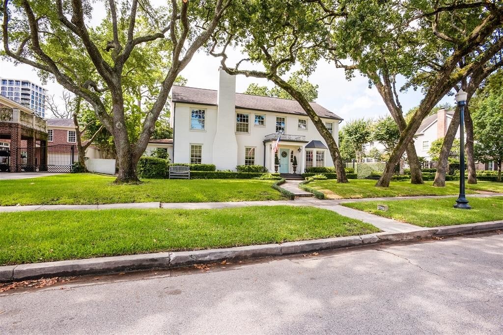 Primary Photo - 3753 Chevy Chase Dr