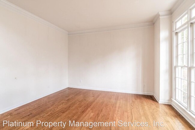 Building Photo - 5 br, 3 bath House - 1602 Greenview Court