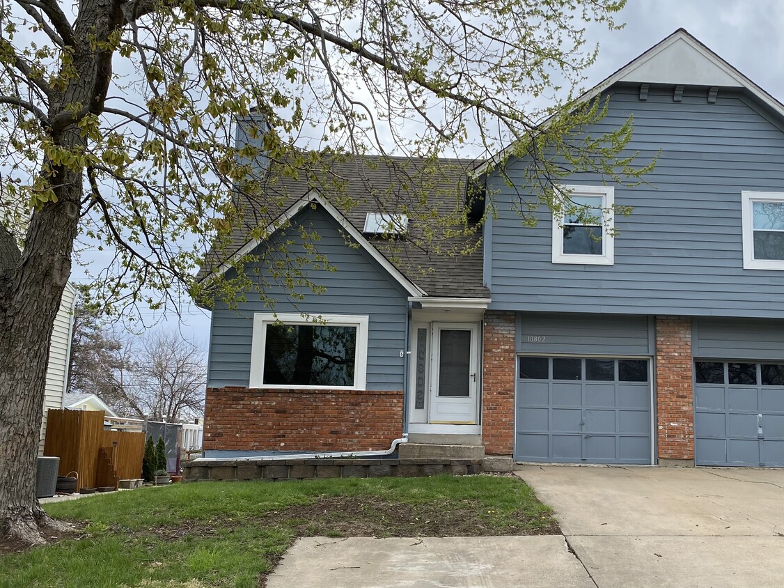 10802 Haskins St, Overland Park, KS 66210 Townhome Rentals in