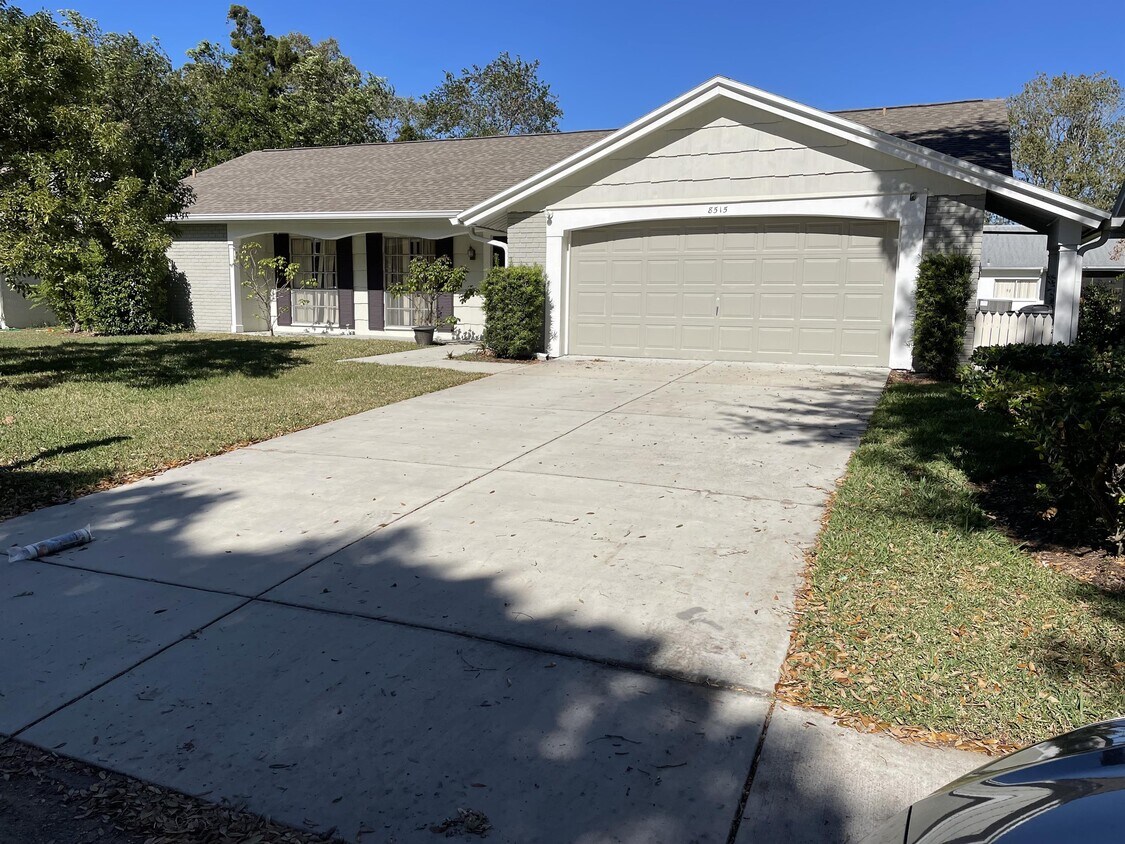 8515 Arrowhead Row, Point, FL 34667 House for Rent in