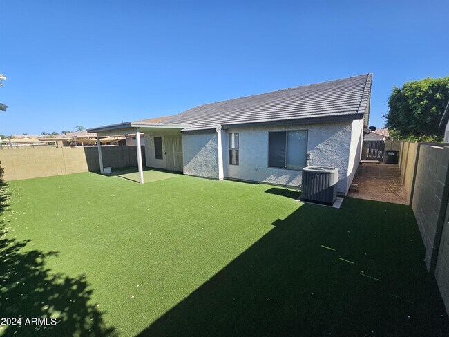 Foto del edificio - 2292 E Stottler Dr