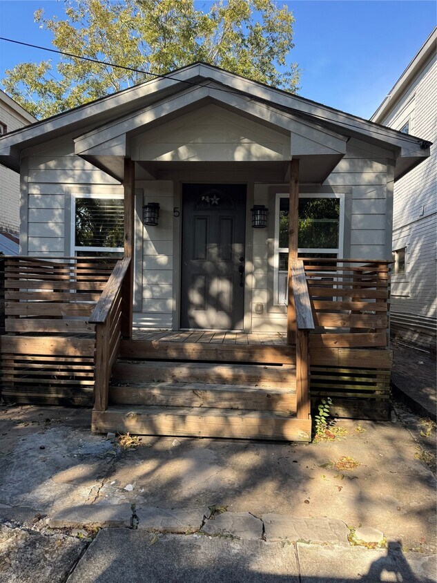 Foto principal - 4630 Woodside St