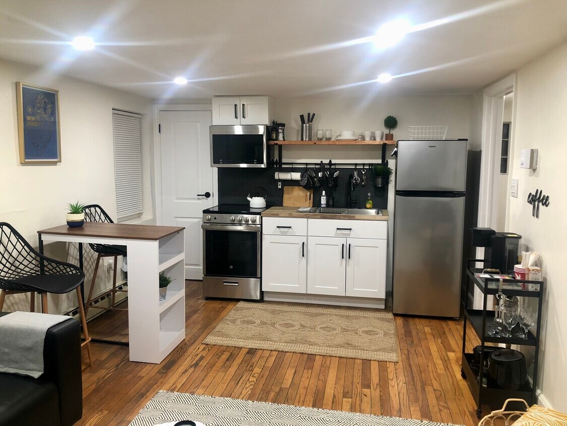 Foto principal - 893 Parkway Ave