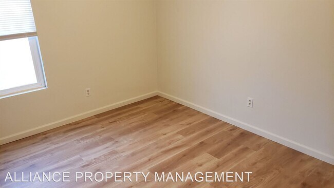 Building Photo - 5195 Parkhurst Dr