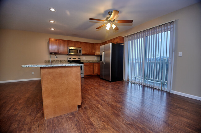 Kitchen - Graycliff Luxury Townhomes