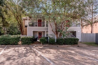 Building Photo - 2404 Sycamore Ave