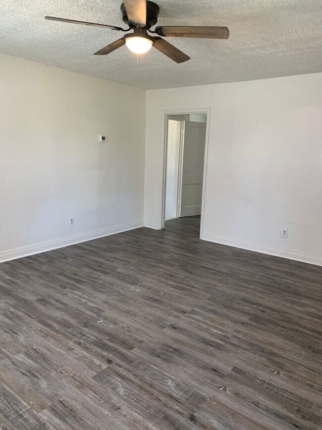 Building Photo - 1101 Hinkle, Clovis NM