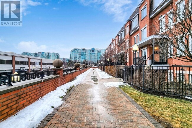 Building Photo - 308 John St.