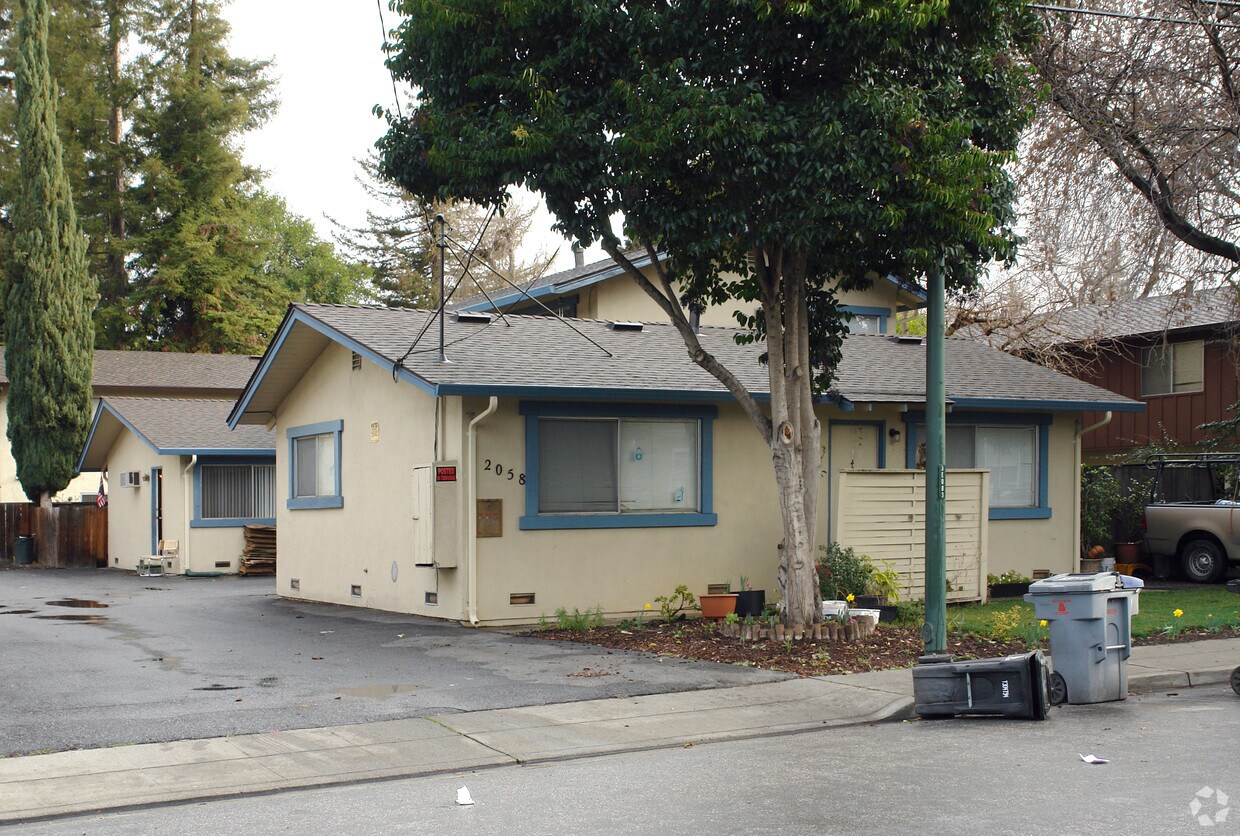Building Photo - Baker Mountain View Apartments