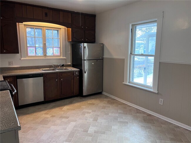 Foto del edificio - 135 Arbordale Ave