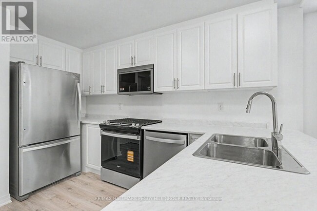 Building Photo - 112 W Oak Trl
