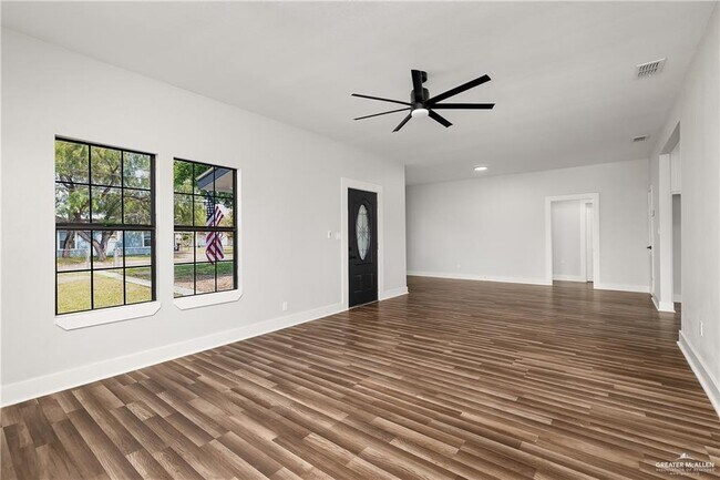 Foto del edificio - 620 W Hill Dr