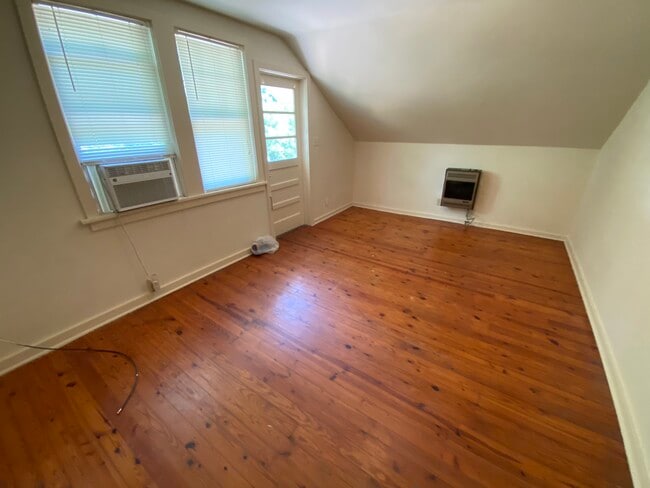 Building Photo - 285 Sycamore Dr