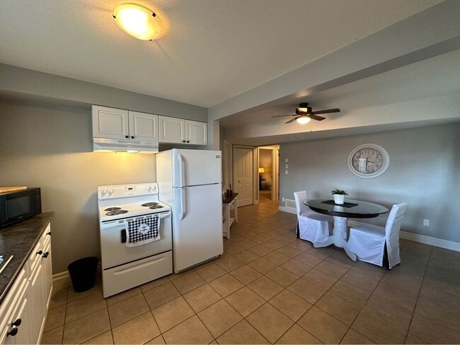 Building Photo - 46794 Sylvan Dr