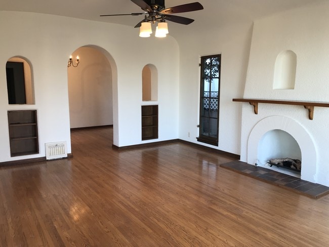 Living room - 1337 W 19th St