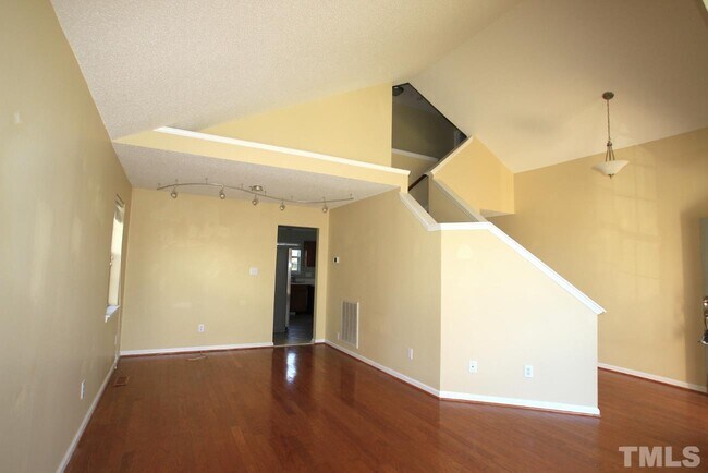 Building Photo - 105 Gillespie Ct