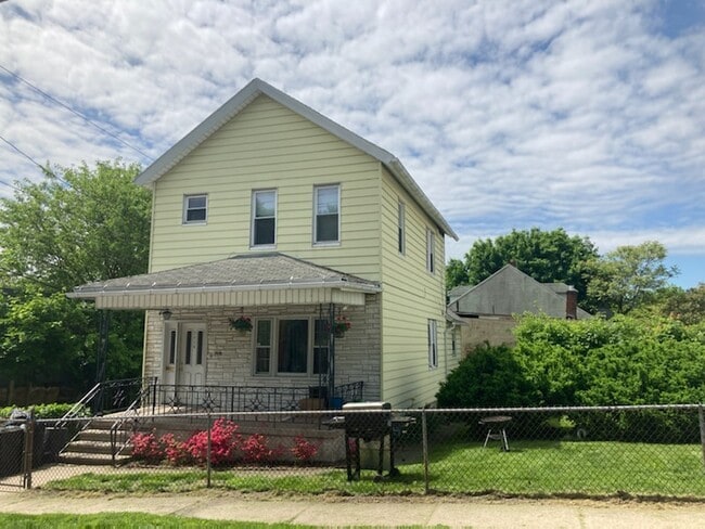 Front Yard - 1416 Vine St