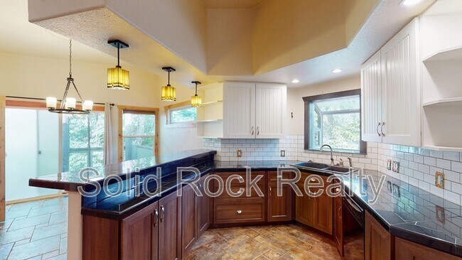 Building Photo - 1701 Ivy Pl