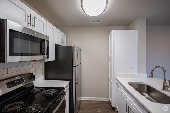 Interior Photo - Highlands at the Lake