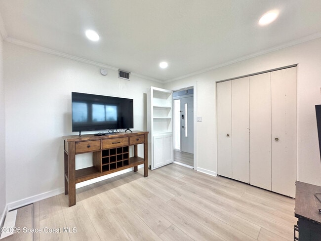 Building Photo - 5050 Ocean Beach Blvd