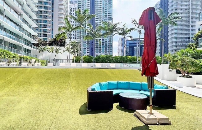 Foto del edificio - 79 SW 12th St
