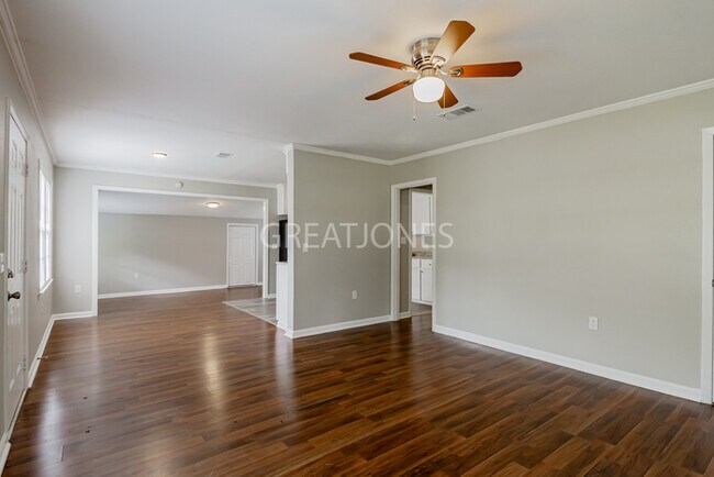 Foto del edificio - NOW OFFERING $250 OFF FIRST FULL MONTH IF ...