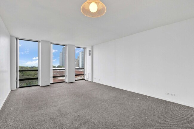 Building Photo - 1660 N La Salle Dr