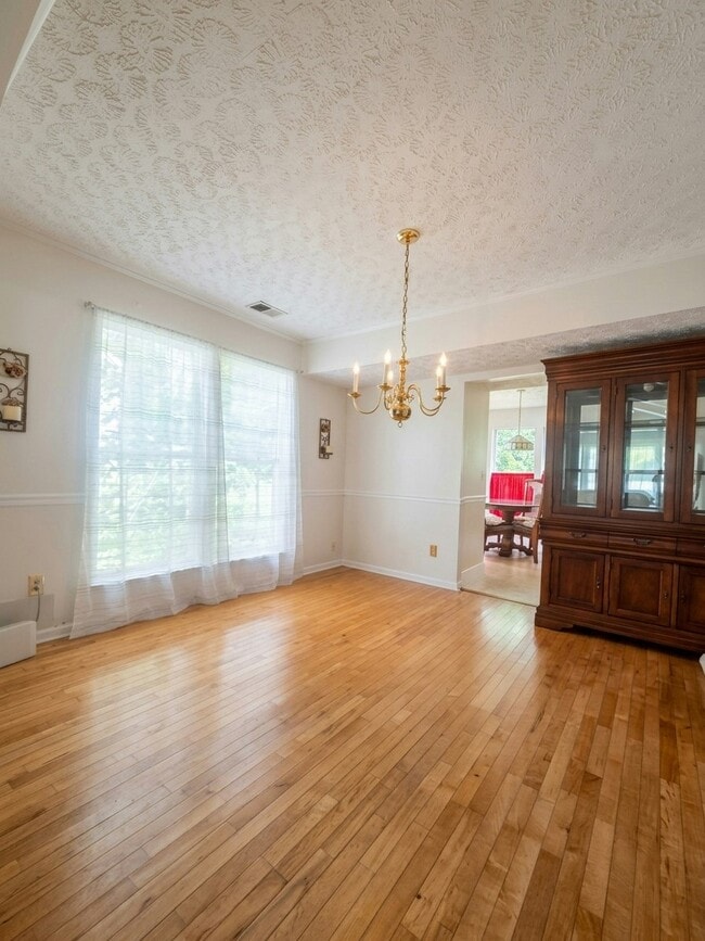 Building Photo - 3920 E Meadow Dr