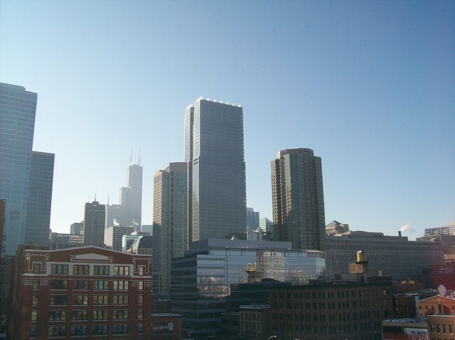 Foto del edificio - 600 N Dearborn St