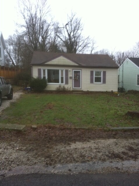 Building Photo - 1028 E Maxwell Ln