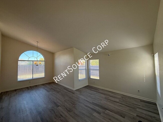 Foto del edificio - 3559 E Ave R 14