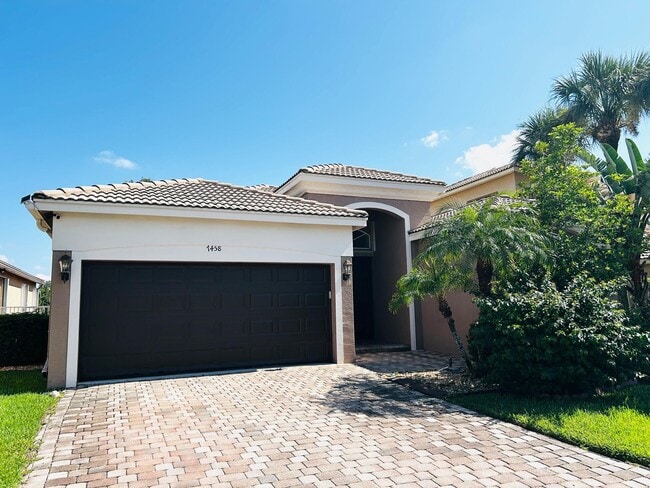 Building Photo - 7458 Via Luria