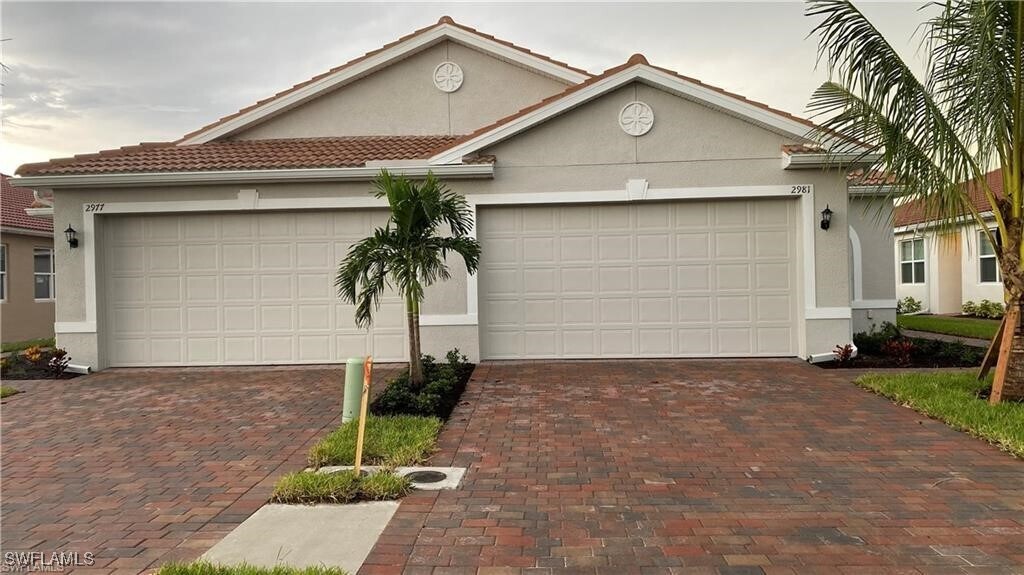 Foto principal - 2977 Royal Gardens Ave
