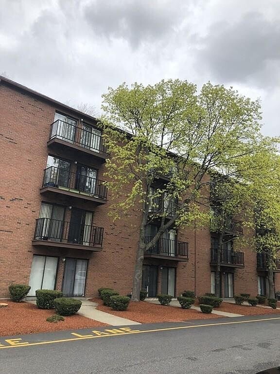 327 Plantation St Unit 317, Worcester, MA 01604 Condo for Rent in