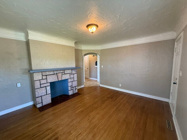 Foto del edificio - Pet Friendly, 2 Car detached garage, large...