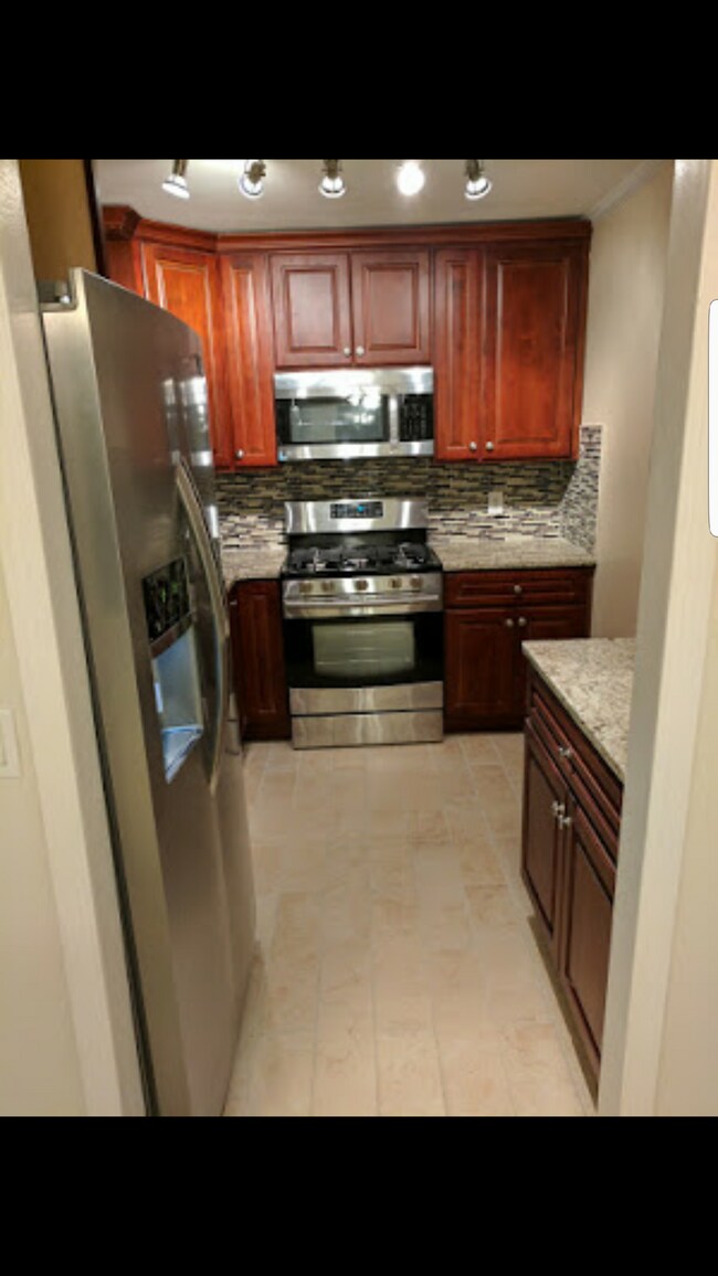 Building Photo - 1607 PEBBLE PLACE